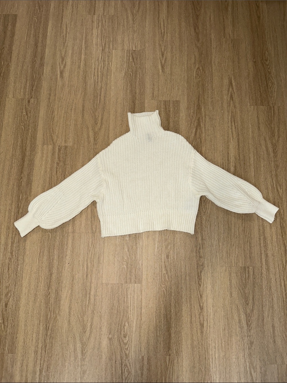 H&M Cream Cropped Turtleneck Sweater with Balloon Sleeves